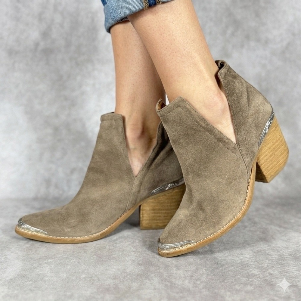 Jeffrey Campbell Cromwell Taupe Suede Western V-Cut Ankle Boots Silver Accents 6